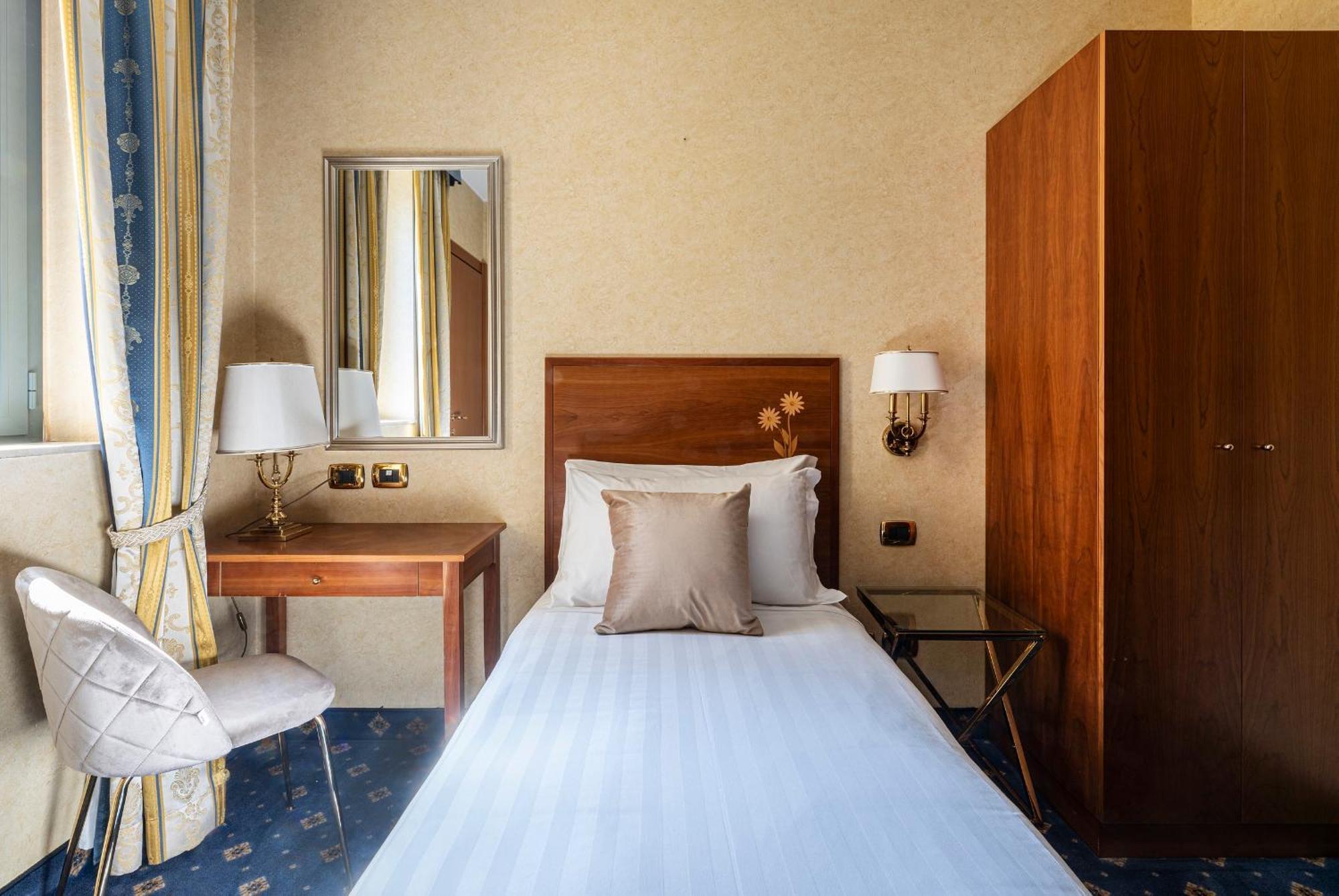 Boutique Hotel Dieci Милан Экстерьер фото