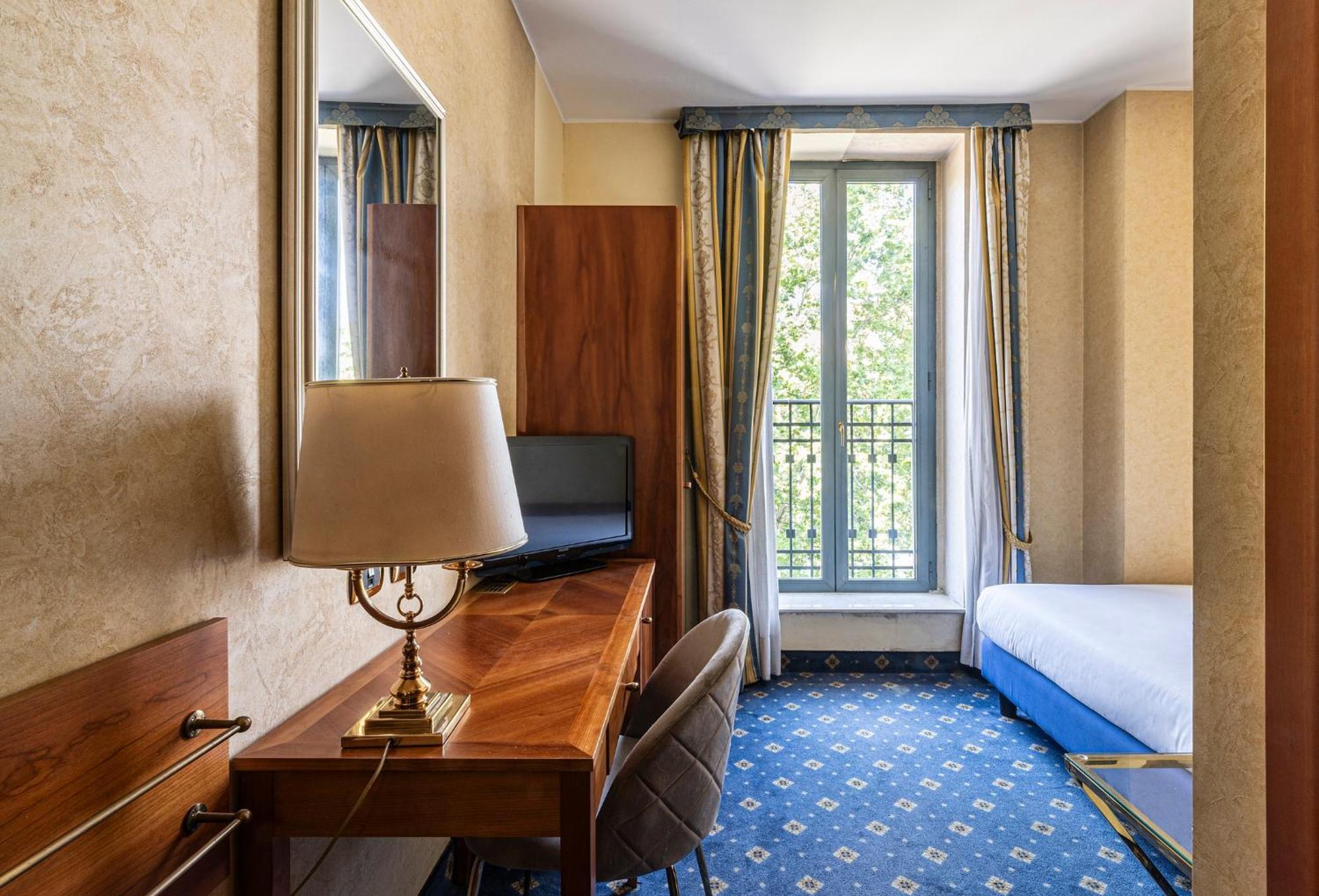 Boutique Hotel Dieci Милан Экстерьер фото