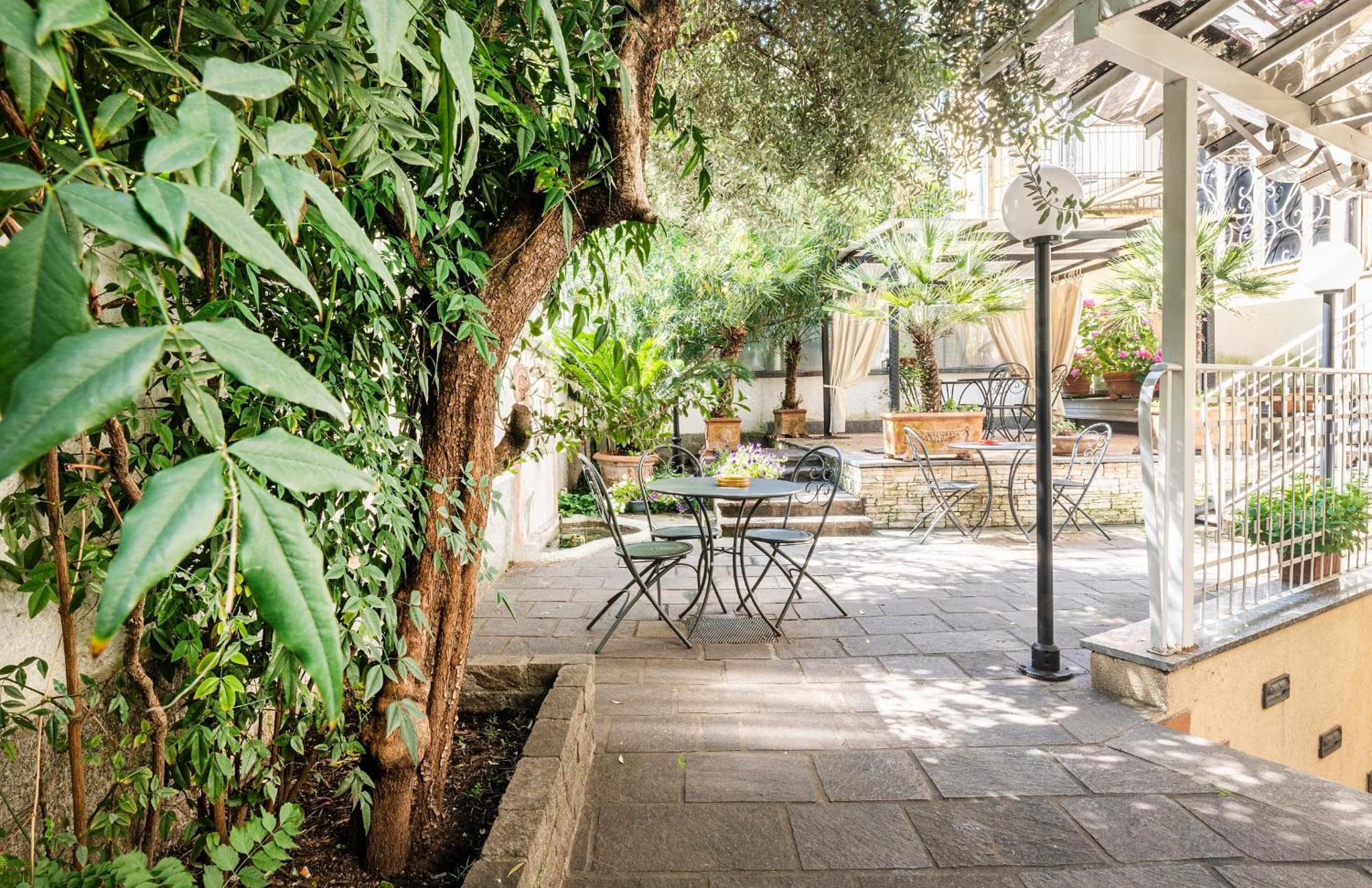 Boutique Hotel Dieci Милан Экстерьер фото