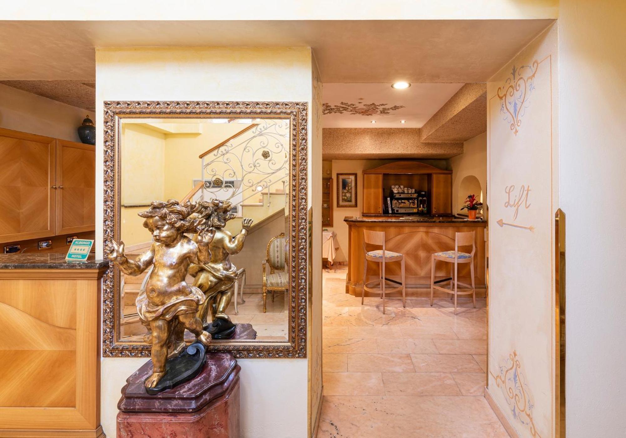 Boutique Hotel Dieci Милан Экстерьер фото