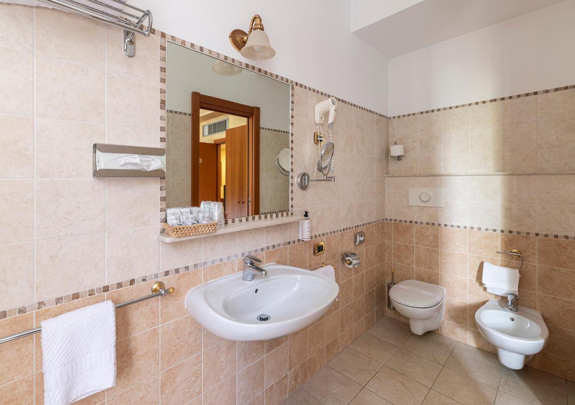Boutique Hotel Dieci Милан Экстерьер фото