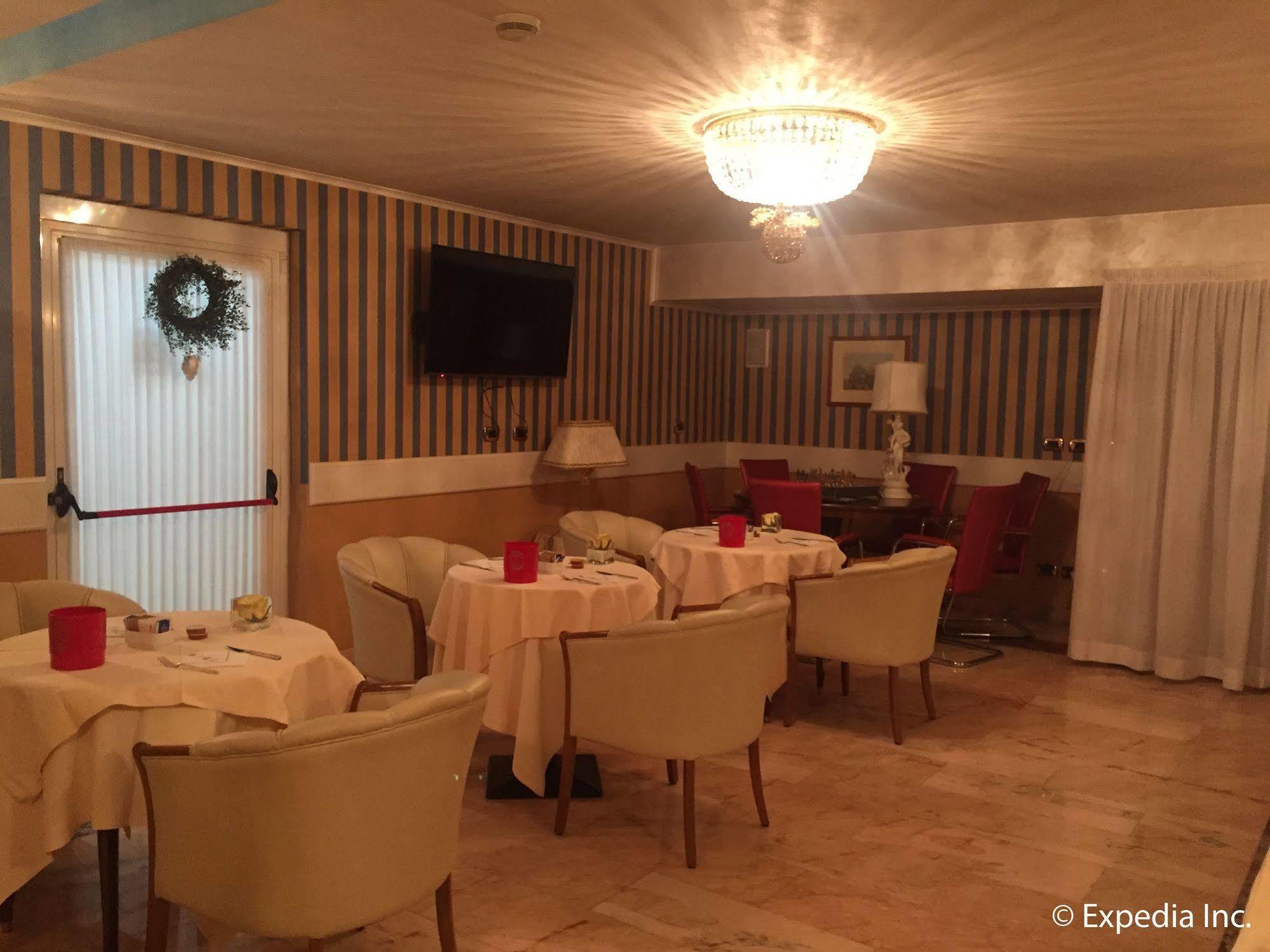 Boutique Hotel Dieci Милан Экстерьер фото