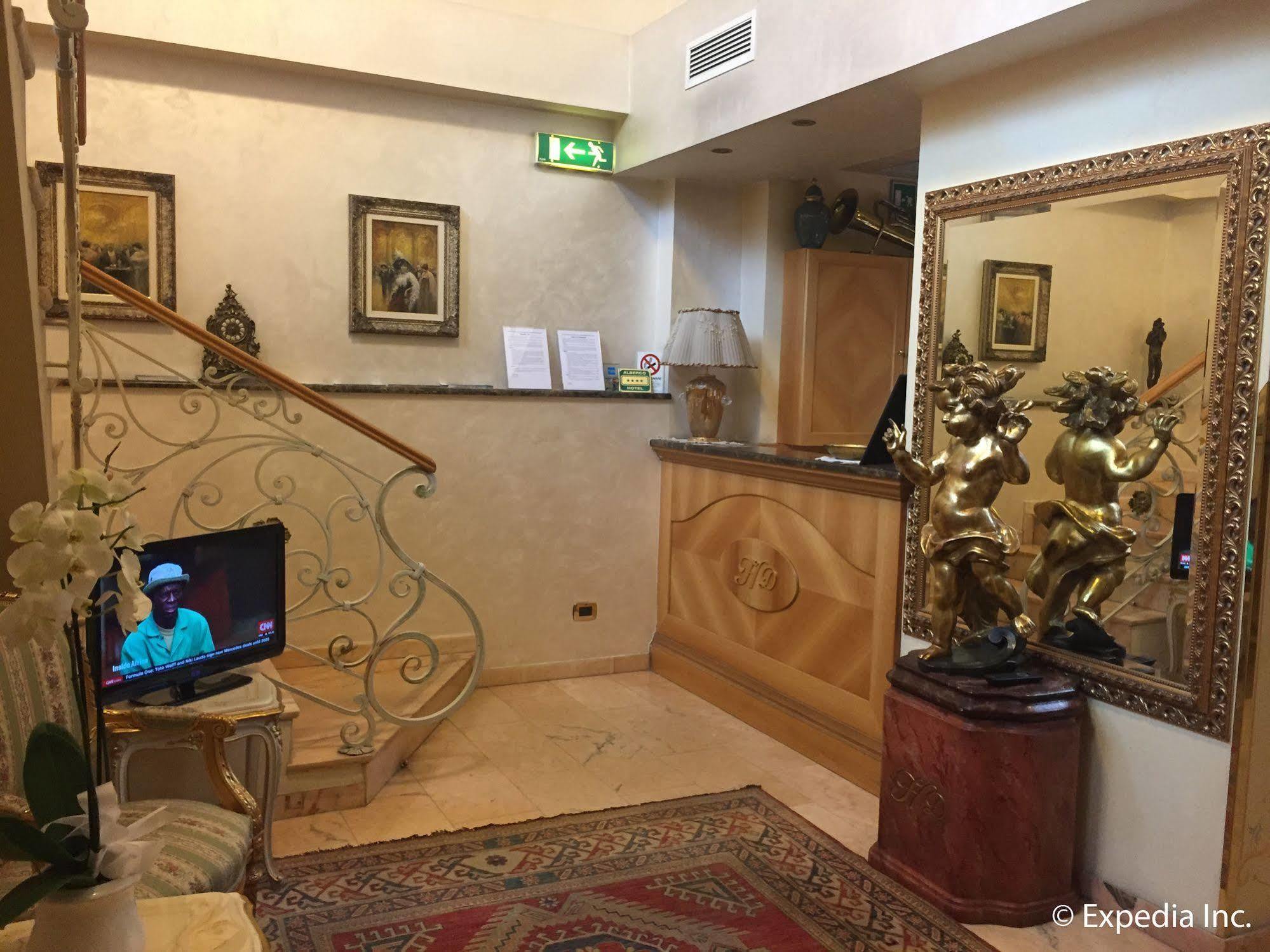 Boutique Hotel Dieci Милан Экстерьер фото